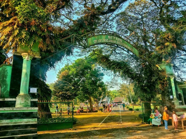 Gerbang rumah kediaman Radjiman Wedyodiningrat (Dok. Catra)